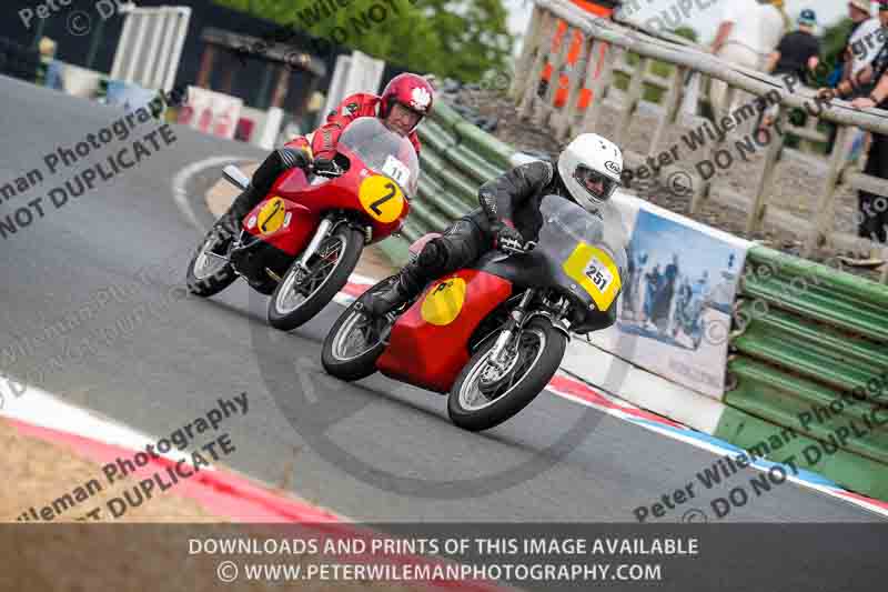 Vintage motorcycle club;eventdigitalimages;mallory park;mallory park trackday photographs;no limits trackdays;peter wileman photography;trackday digital images;trackday photos;vmcc festival 1000 bikes photographs